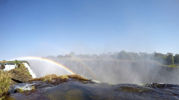 Op de rand van de Victoria Falls ligt de Devil`s Pool