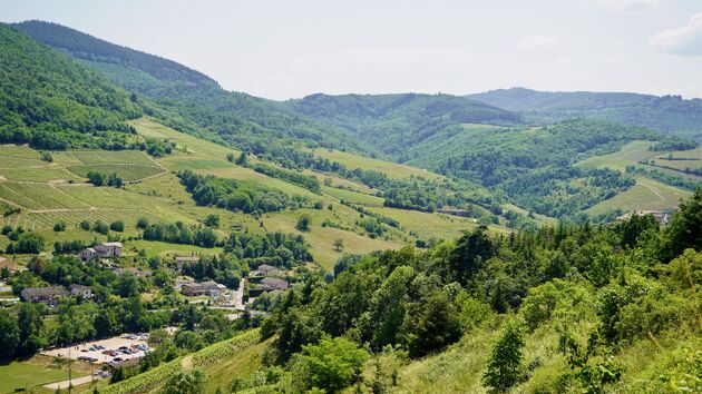 Vaux-en-Beaujolais Clochemerle ligt in een prachtig landschap