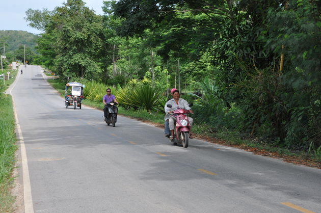 Typisch Thais: scootertjes zie je overal