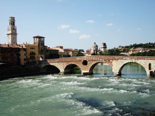 Verona is d\u00e9 stad van Romeo en Julia.