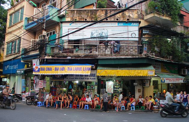 In Hanoi vind je zoveel leuke tentjes waar je lekker kunt eten!