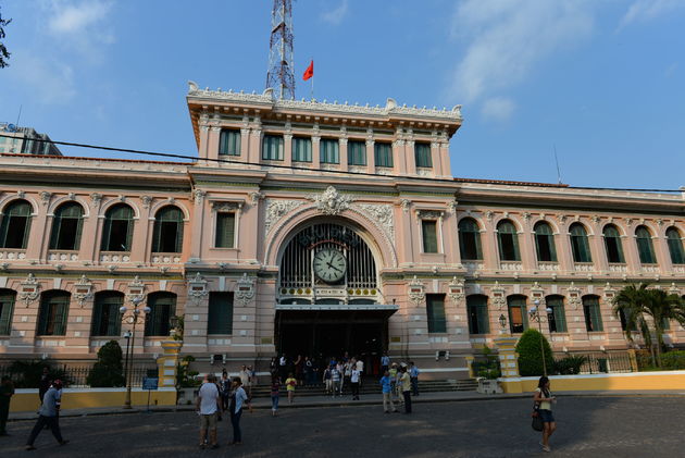 Het Franse koloniale verleden is nog goed zichtbaar, zoals op het station van Ho Chi Minh City
