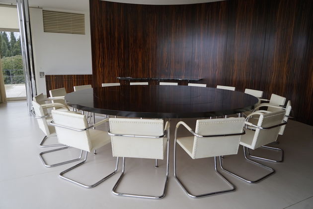 villa-tugendhat-ronde-tafel.jpeg