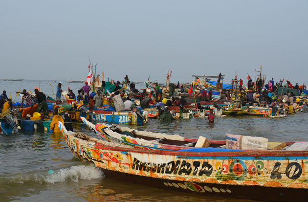 Tientallen kleurrijke vissersboten in M\u2019bour