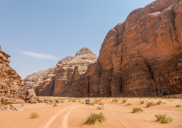 De uitgestrekte vlaktes van Wadi Rum