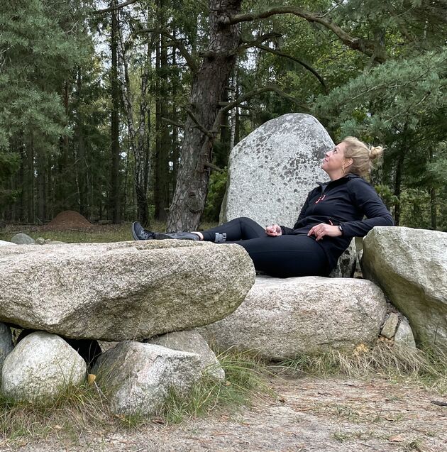 <em>Op deze `stoelen` kun je even uitrusten tijdens je wandeling.<\/em>