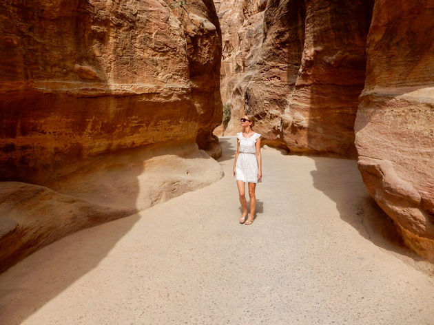 Een bijzondere wandeling door de Siq, de kloof die de oude hoofdweg naar de stad is