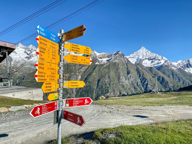 Wandelroutes in Zermatt staan heel goed aangegeven