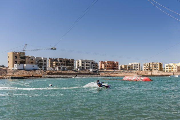 Bij Slider`s Cable Park kun je leren waterski\u00ebn en wakeboarden