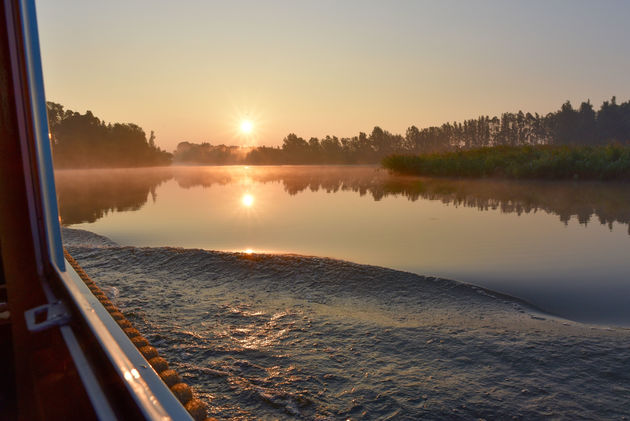 In de Biesbosch m\u00f3\u00e9t je het water op: bij zonsopkomst is dat magisch mooi