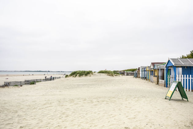 Wat een fijn en lekker breed strand is dit!