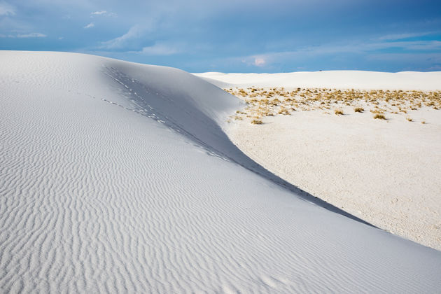 Een eindeloos uitzicht over witte zandduinen!Afbeelding - Adobe Stock: <span class=\