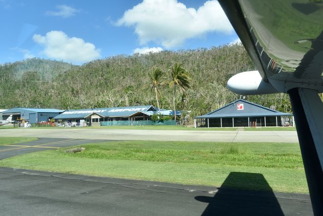 Op Whitsunday Airport kun je vertrekken voor een vliegtour boven het koraal