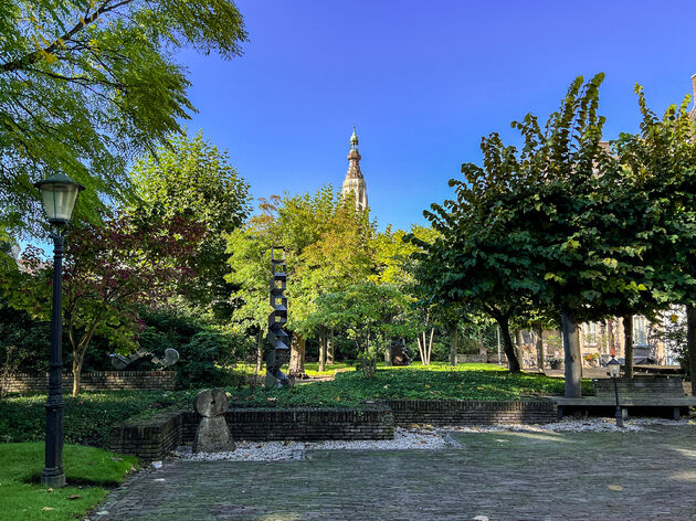 Ook al zo`n mooi verscholen plekje in het centrum: de Willem Merkxtuin