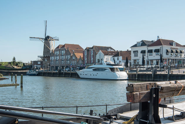 In de haven van Willemstad is het altijd gezellig