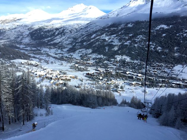 Uitzicht op Villeneuve vanuit de skilift