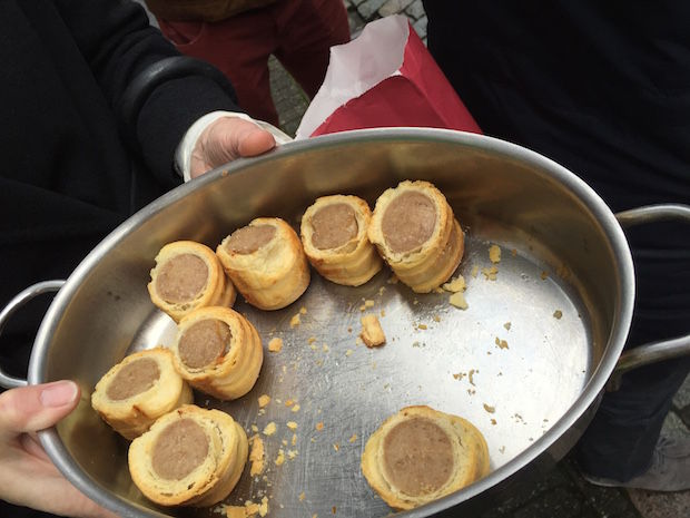 Een stukje worstenbrood voor iedereen!