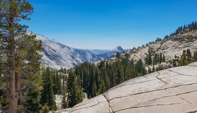 In de verte zie je El Capitan liggen: een 900 meter hoge granieten bergwand
