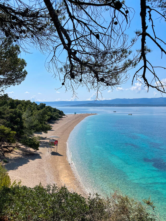 Zlatni Rat op eiland Brac is een van de mooiste stranden van Kroati\u00eb