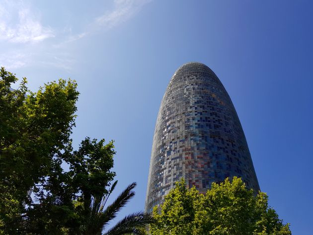 Architectuur in Barcelona, de Agbar-toren ontworpen door Jean Nouvel