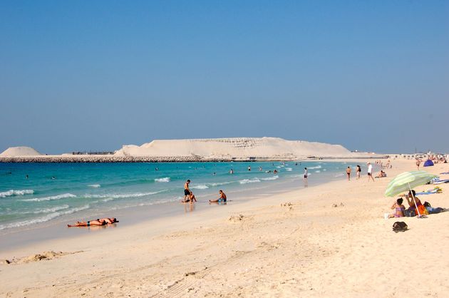 Het strand van Dubai in de winter: heerlijk warm en volop zon