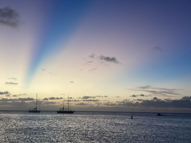 <em>Alle kleuren van de regenboog tijdens de zonsondergang<\/em>