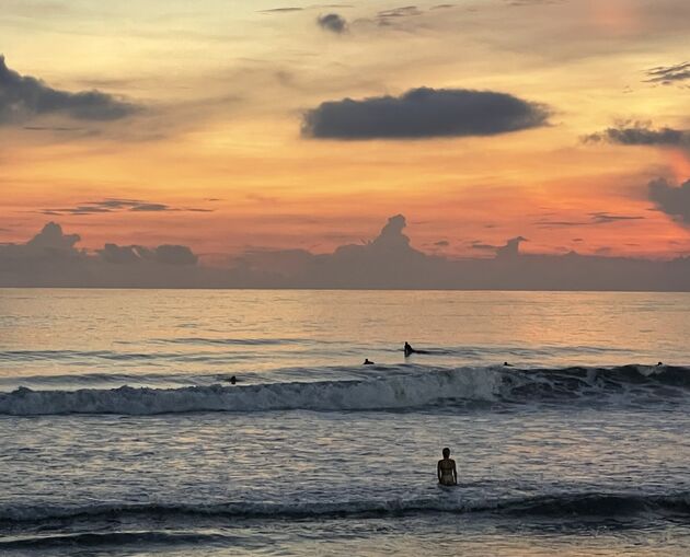 <em>Prachtige kleuren tijdens de zonsondergang bij Berawa Beach.<\/em>