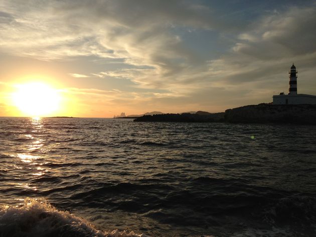 Zonsondergang vanaf de boot terug van Formentera naar Ibiza