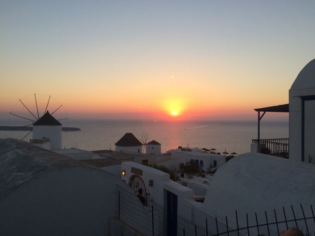 De zonsondergang van Oia op Santorini