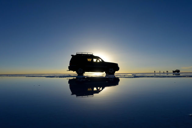 Op zoek naar het mooiste plekje op de zoutvlakte voor de zonsondergang