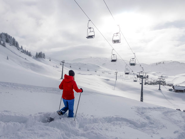 Nog voor de liften gaan draaien kun je in een hoop skigebieden wandelend omhoog