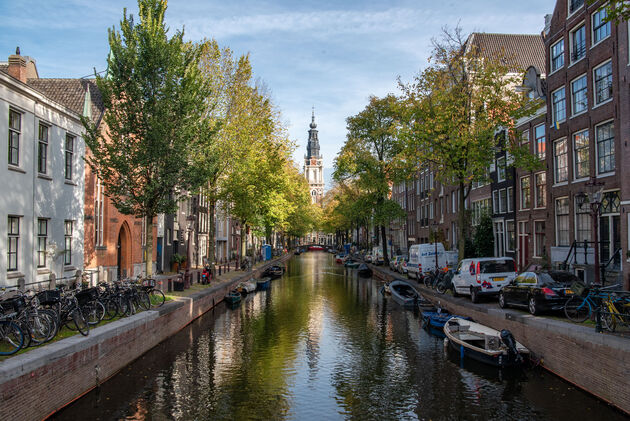 Op de fiets zie je meer! Zoals de Zuiderkerk vanaf de Staalmeestersbrug