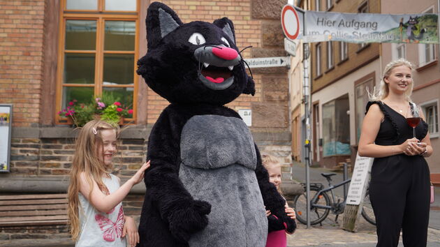 De Zwarte Kat van Zell, nog steeds een begrip en overduidelijk vriend van kinderen