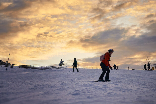 <em>Ski\u00ebn op de pistes van S\u00e4len rond zonsondergang; een geweldige ervaring!<\/em>