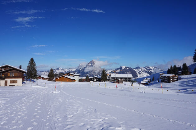 <em>In Stoos kun je nog rustig wintersporten en heb je de pistes voor jezelf.<\/em>