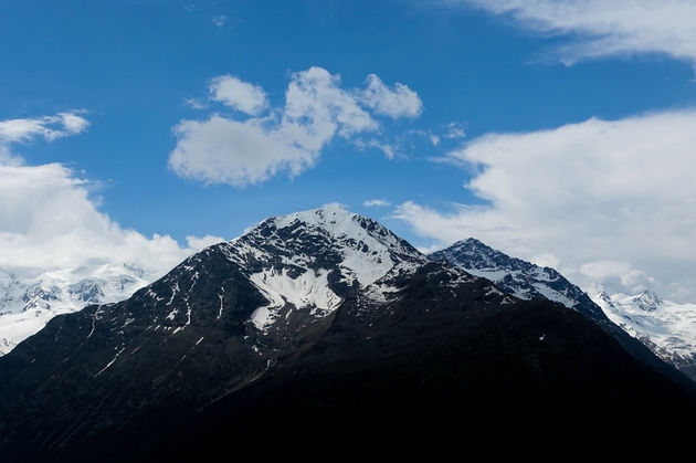 Besneeuwde bergtoppen tijdens onze hike in St. Moritz