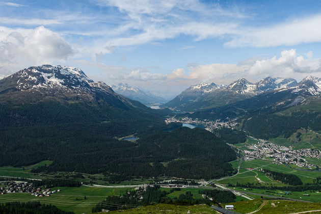 Prachtig uitzicht over het dorpje en de meren van St. Moritz